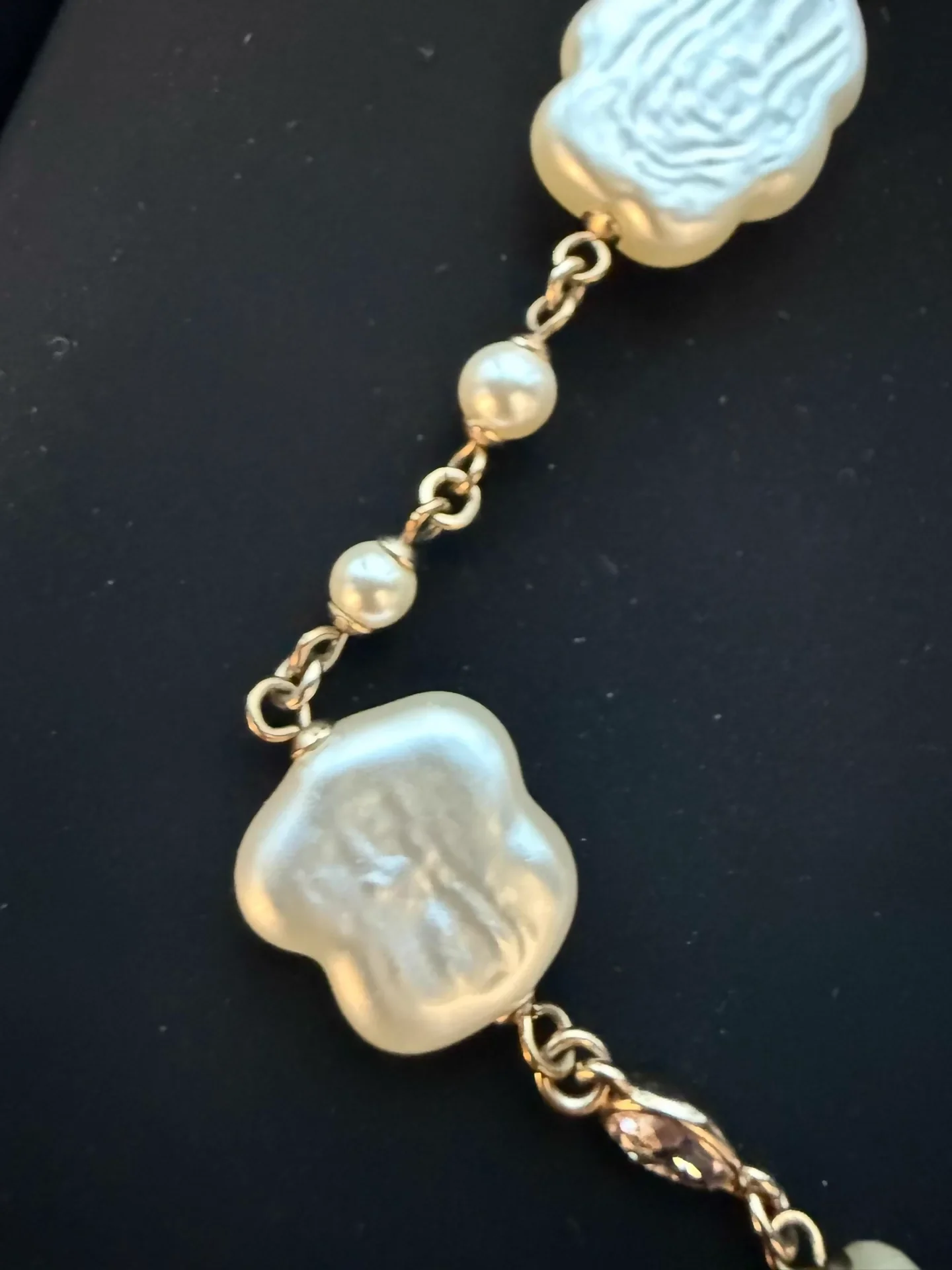Chanel 25A camellia pearl necklace - Image 3