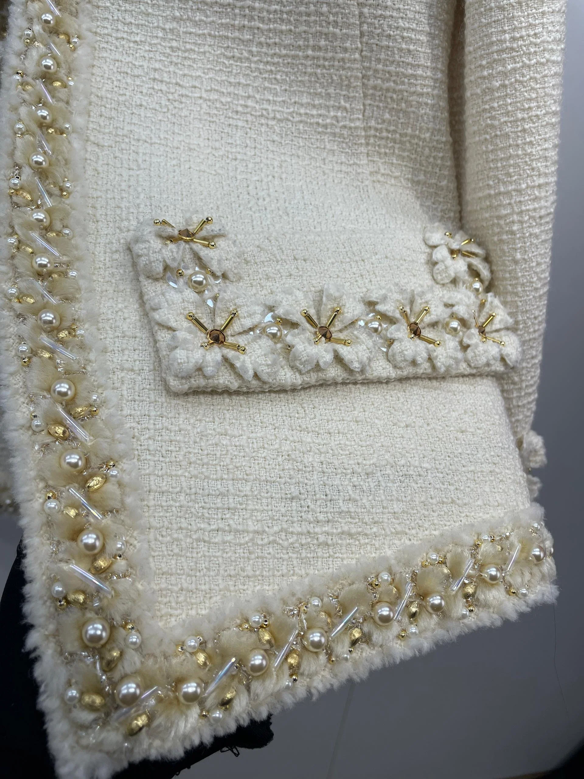 Ultra rare Chanel 2020 écru white tweed jacket - Image 8