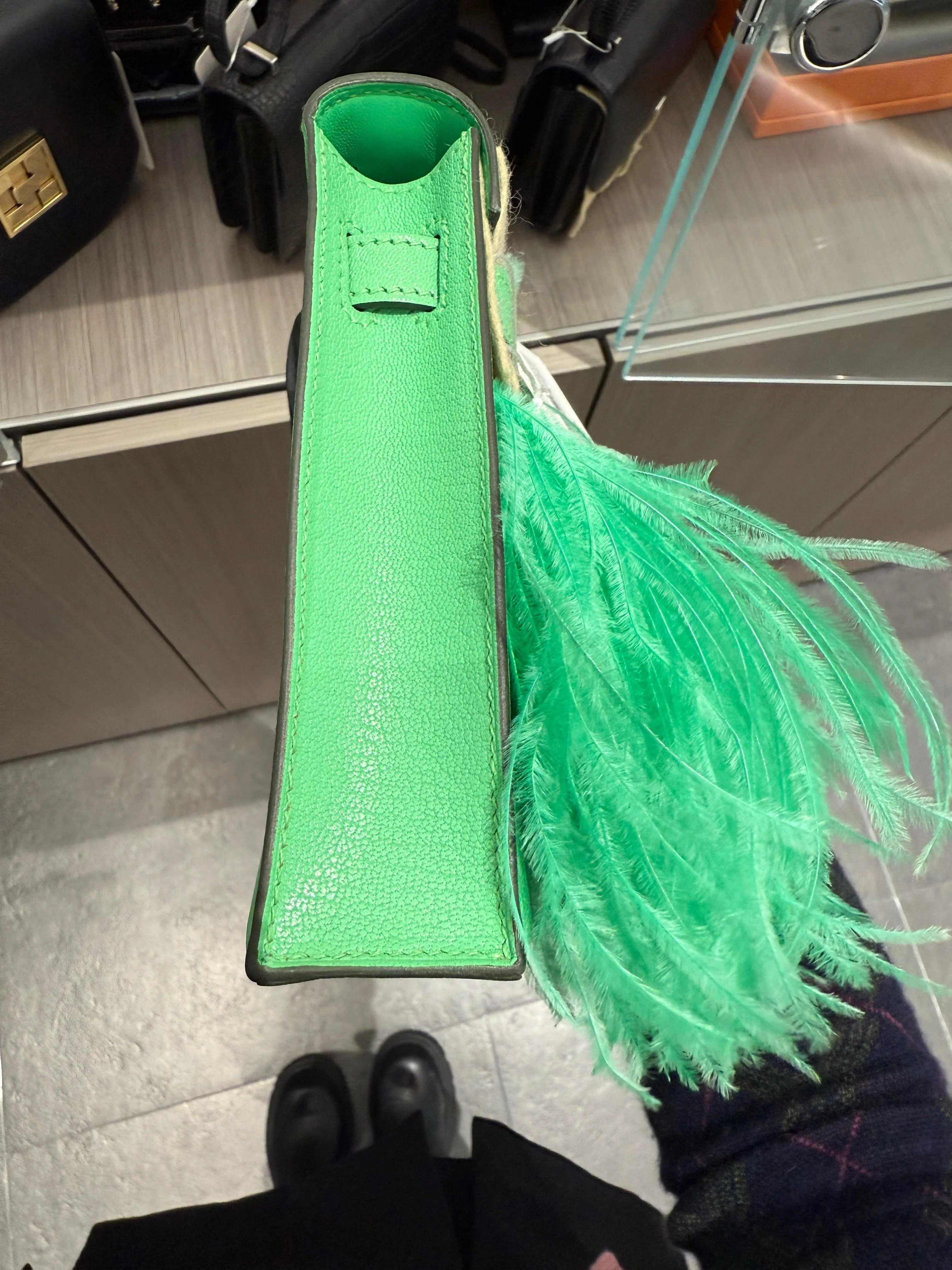 Hermès Kelly Elan Foile Vert Comics Chevre and Ostrich Feather Palladium Hardware - Image 4