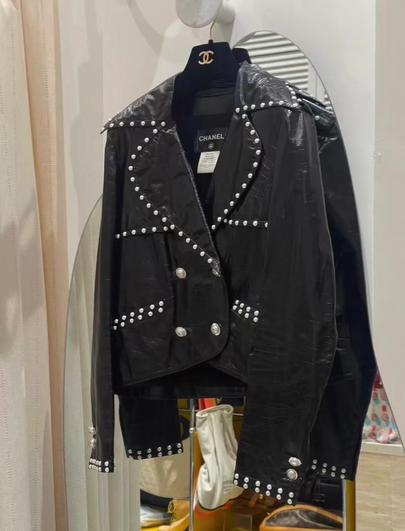 Chanel 17k Pearl black leather jacket - Image 2
