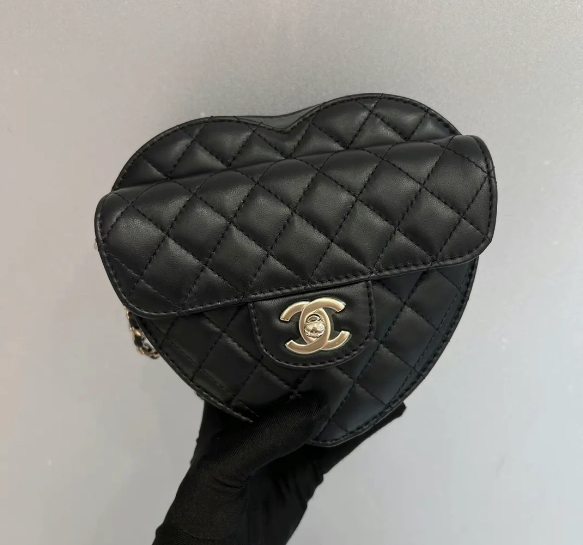 Chanel Heart Bag SS22 Large size in Black - Image 2