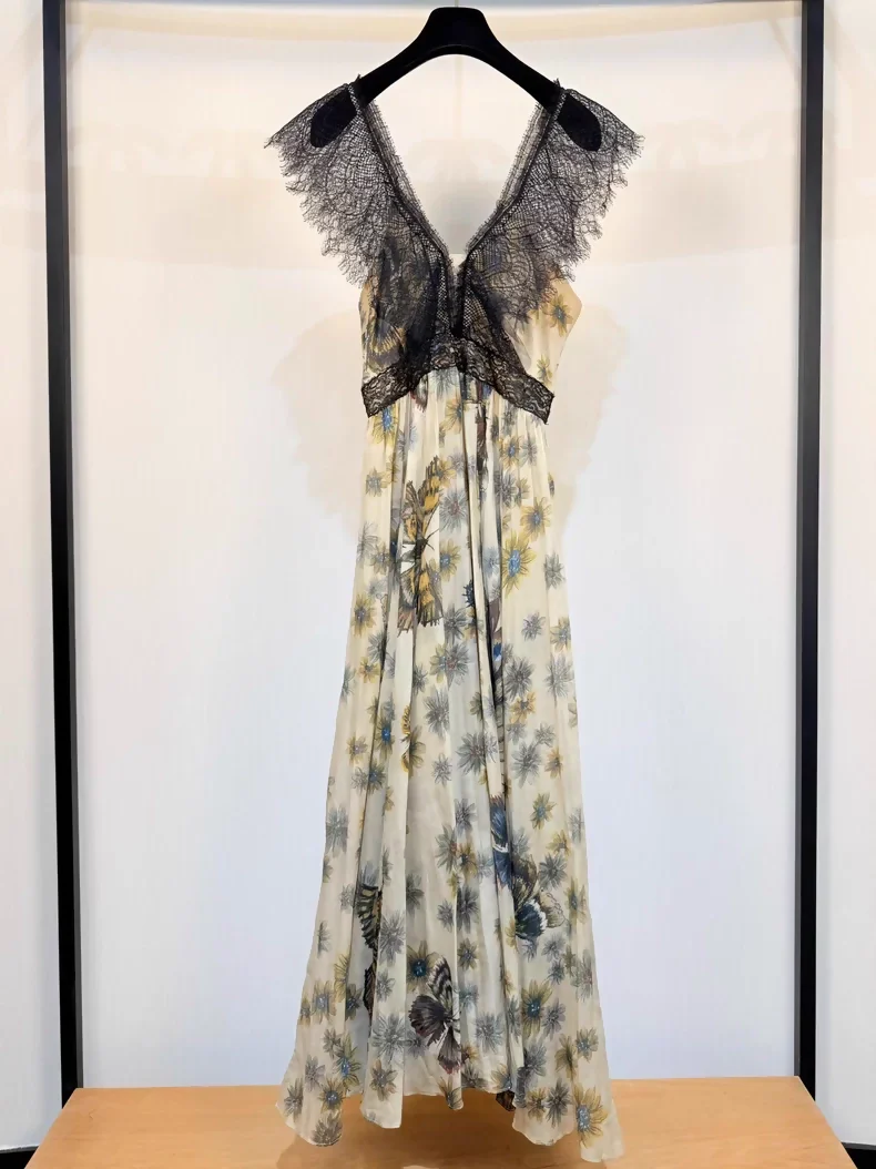 Valentino 2017 Resort Collection lace/Floral gown - Image 2