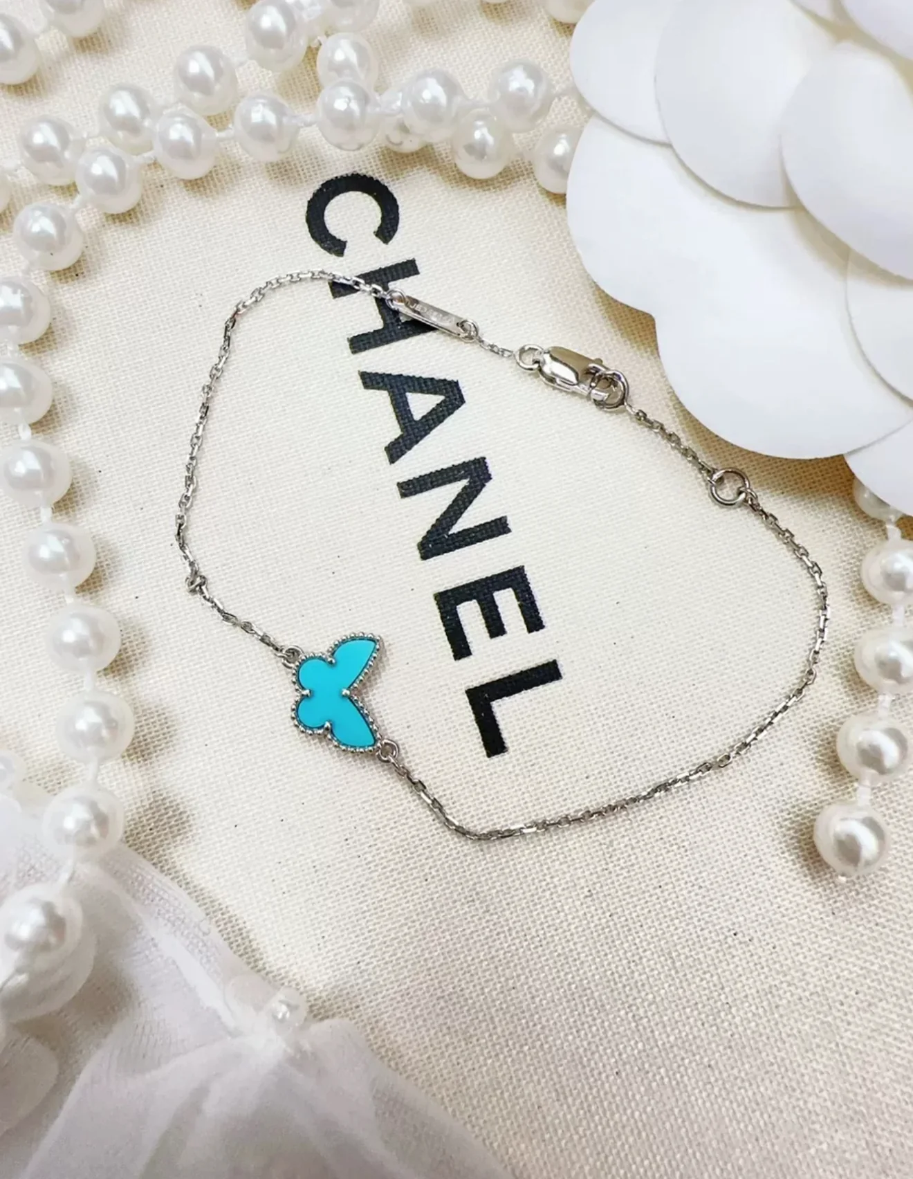 Van Cleef and Arples Sweet Alhambra Butterfly Turquoise White Gold Bracelet - Image 4