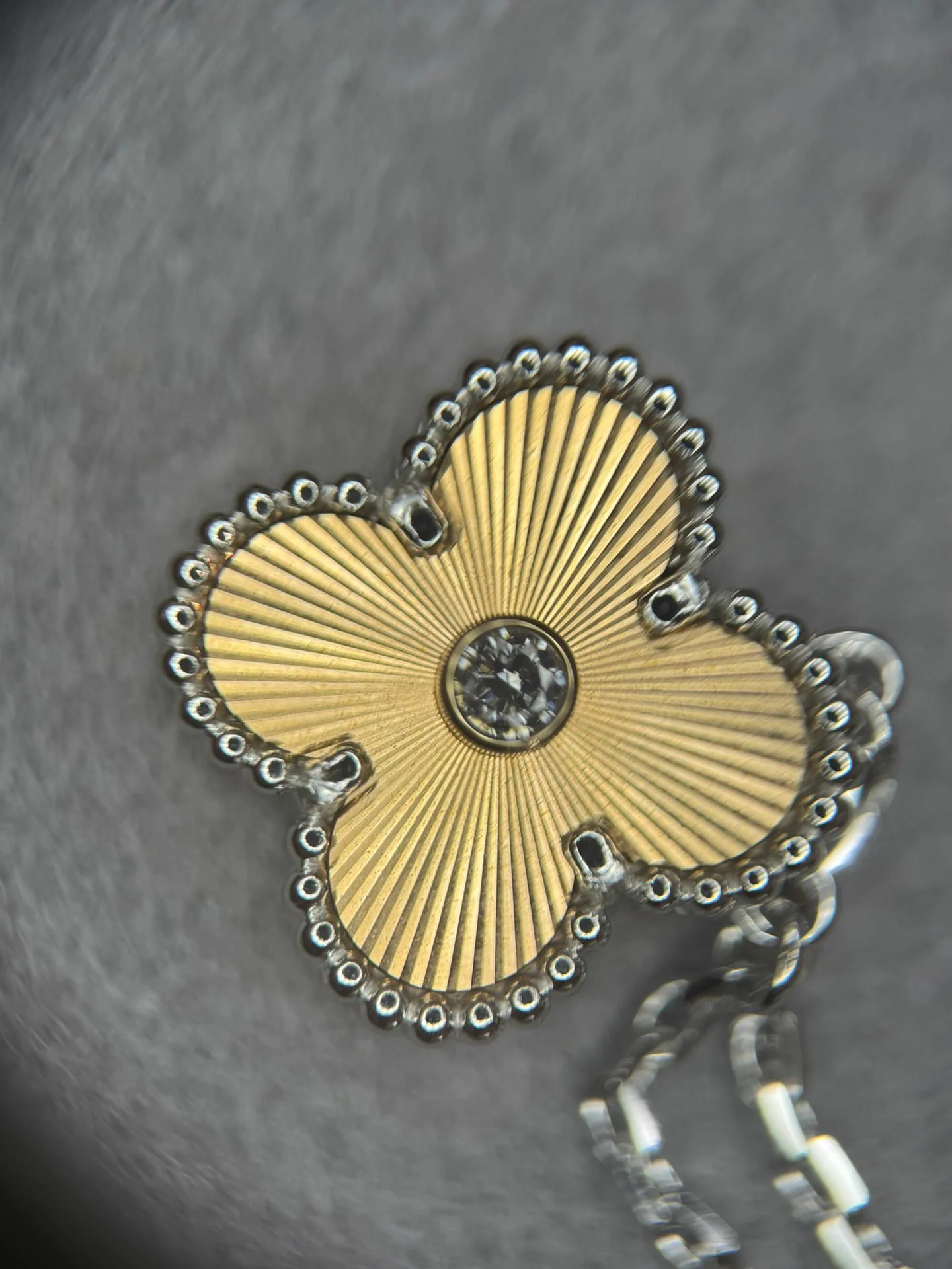 Van Cleef & Arpels Holiday Pendant 2024 - Image 5