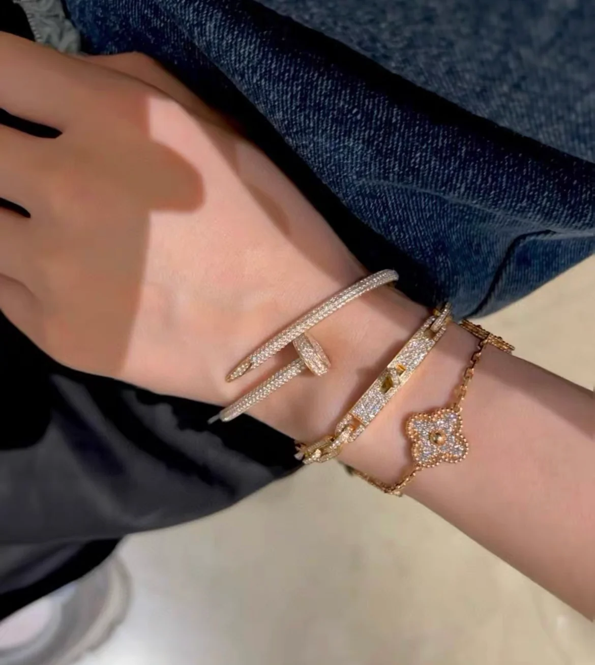 Van Cleef & Arpels Vintage Alhambra 5 diamond motif bracelet in 18k yellow gold - Image 5