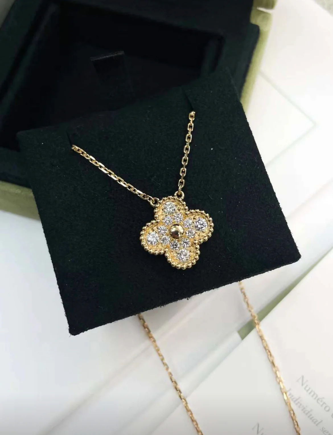 Van Cleef & Arpels Vintage Alhambra Pendant in gold full diamond - Image 2