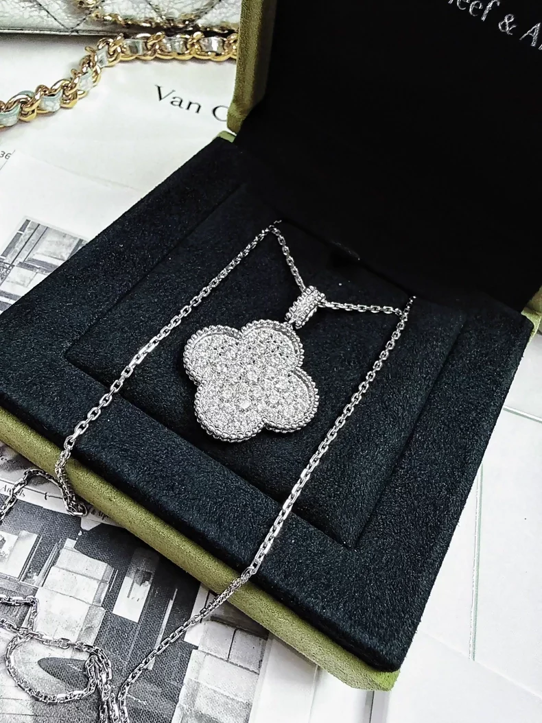 VCA Van Cleef & Arpels Magic Alhambra pendant 18K white gold, Diamond