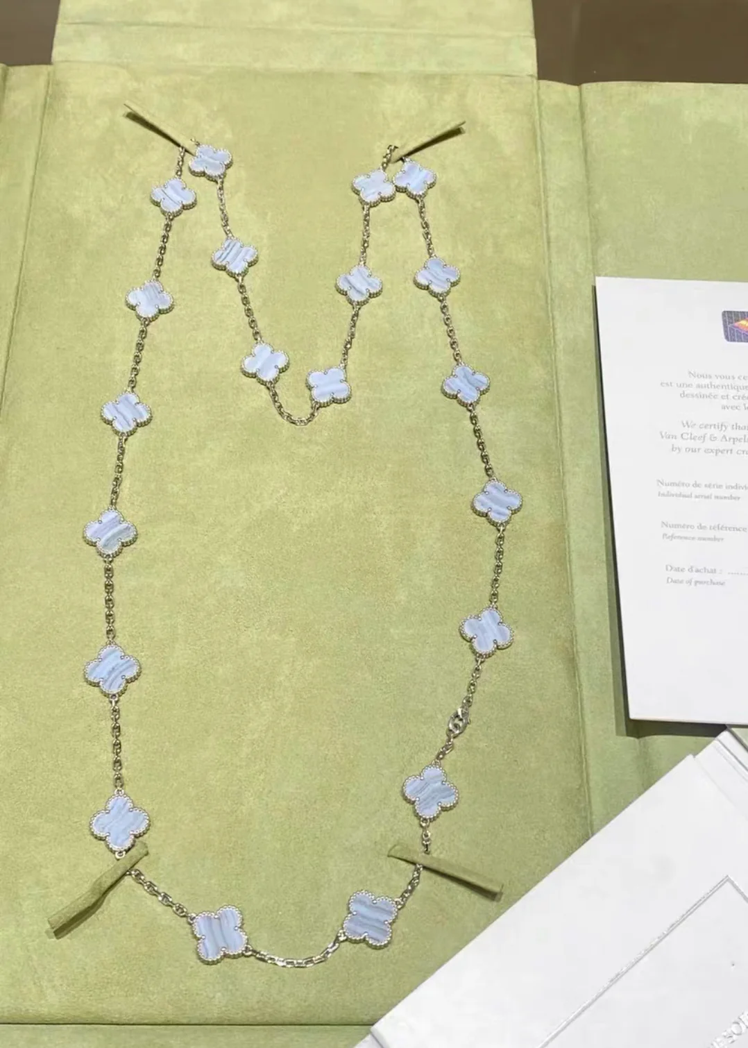 VCA Van Cleef & Arpels Vintage Alhambra long necklace, 20 motifs 18K white gold, Chalcedony
Full set brand new - Image 4