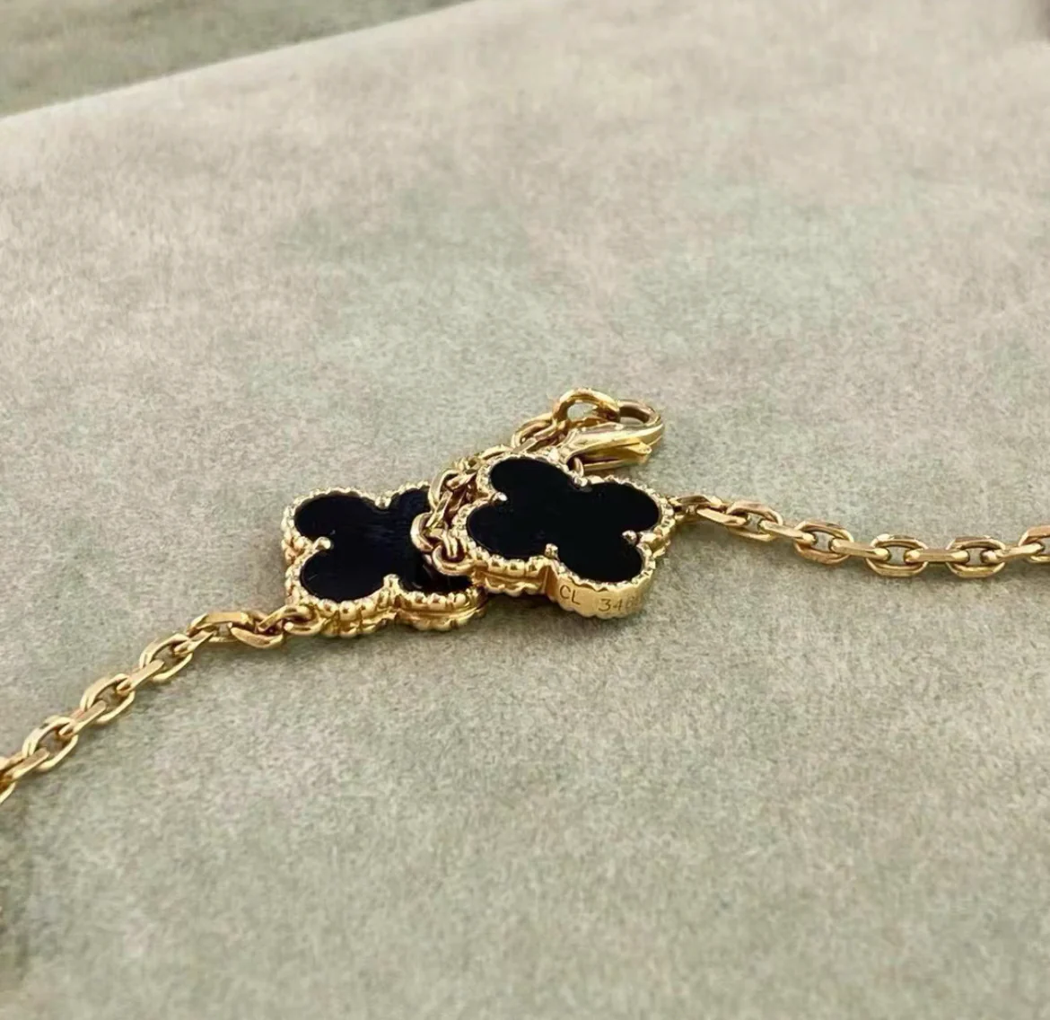 VCA Van Cleef & Arpels Vintage Alhambra necklace, 10 motifs
18K yellow gold, Onyx - Image 5