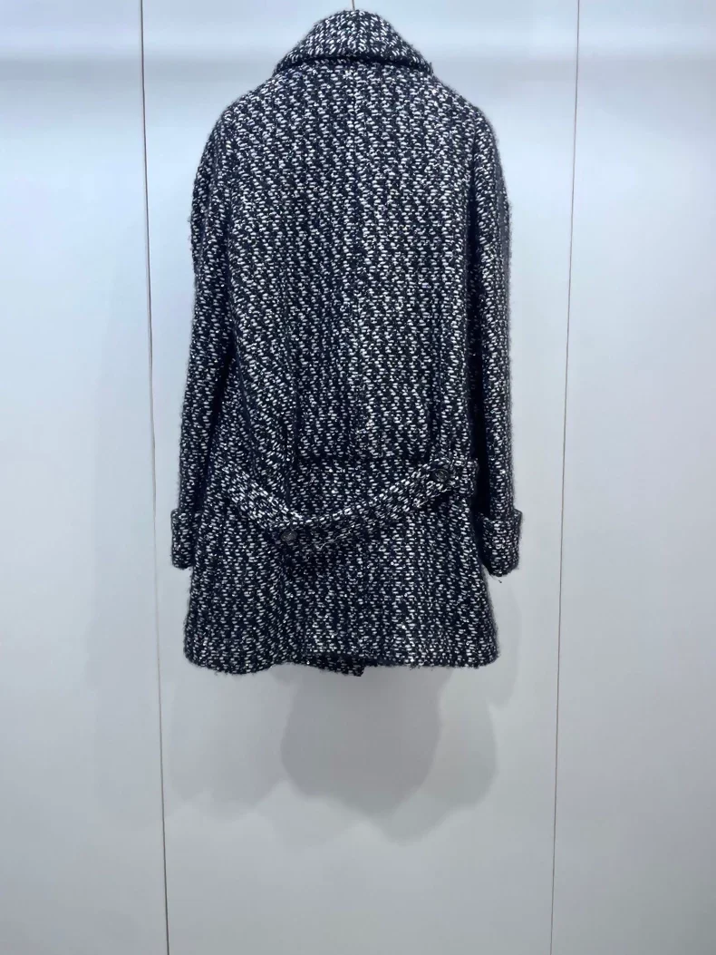Chanel 21k gray tweed jacket - Image 2