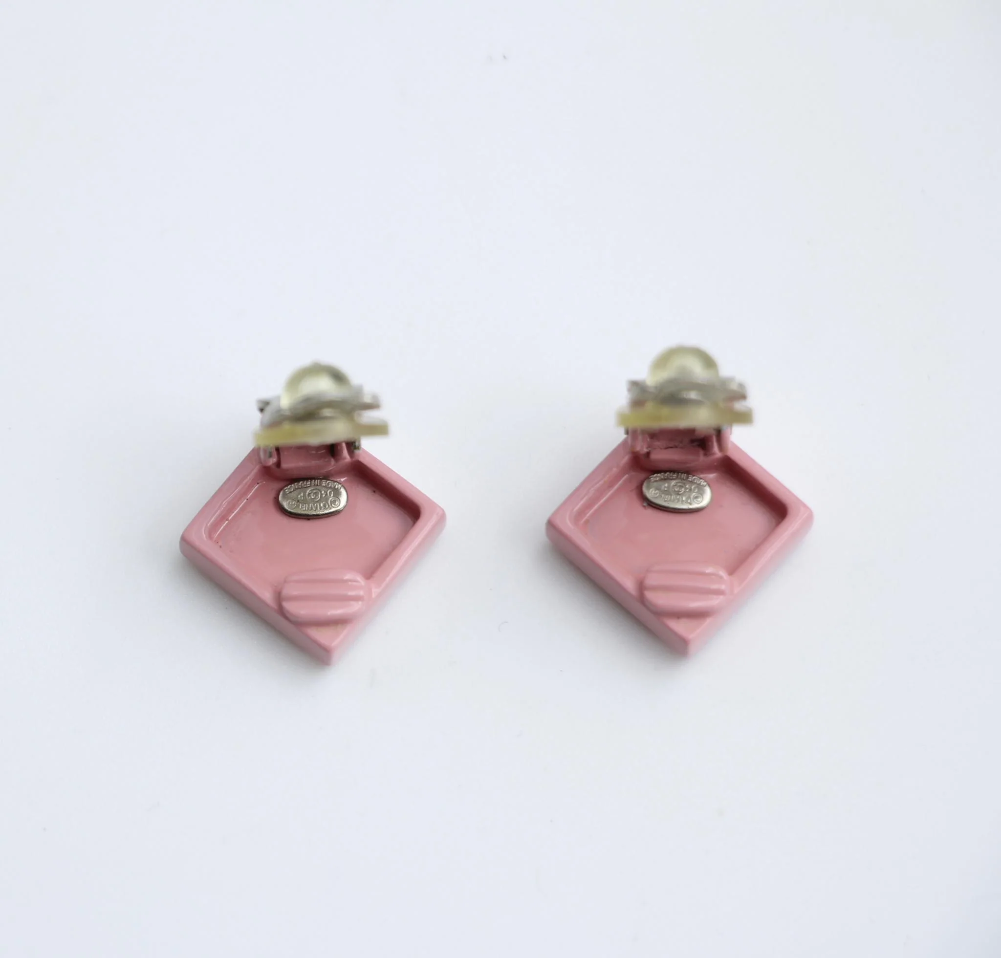 Vintage Chanel 04P Pink Diamond Resin Clip-On Earrings - Image 6
