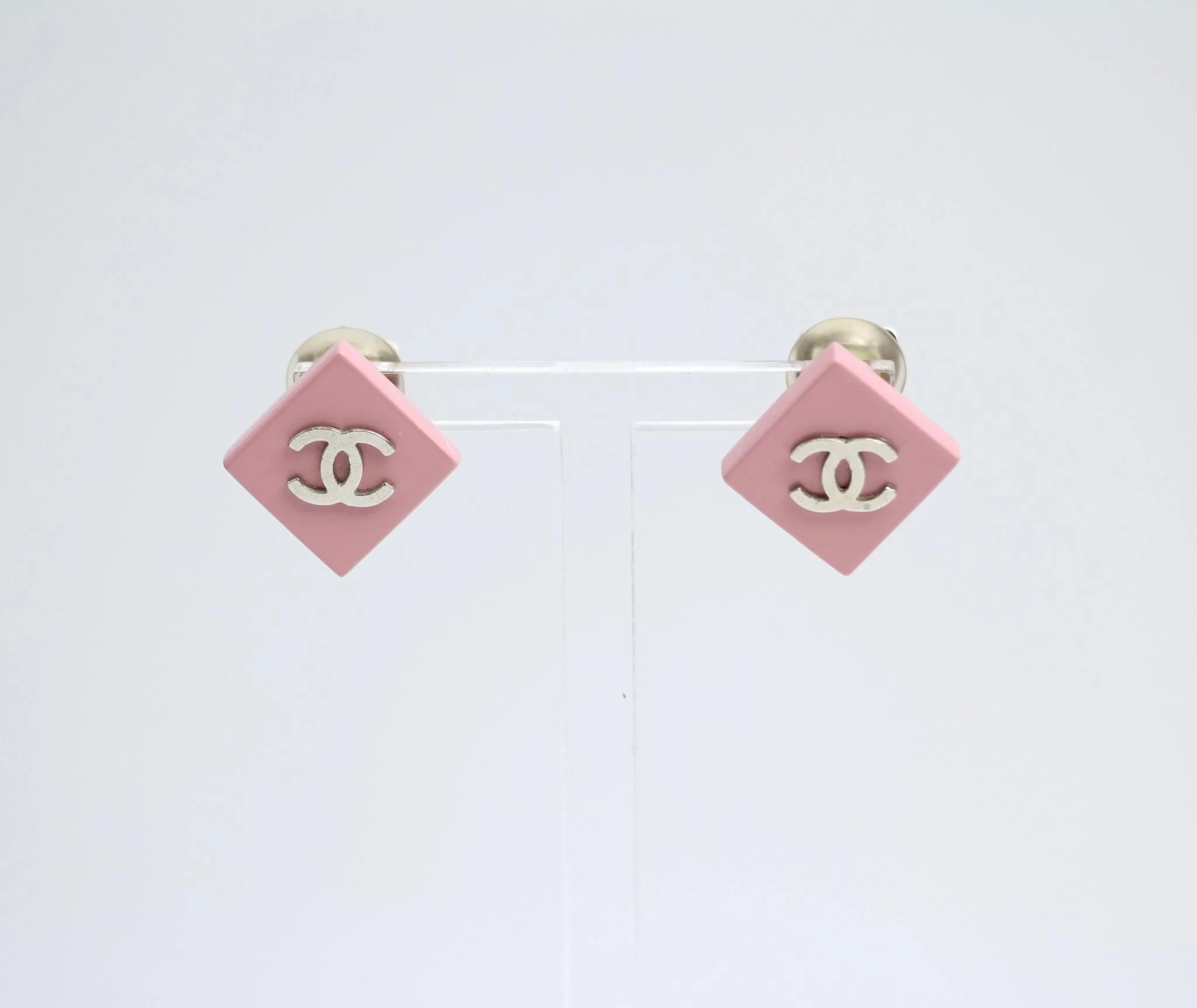 Vintage Chanel 04P Pink Diamond Resin Clip-On Earrings - Image 8