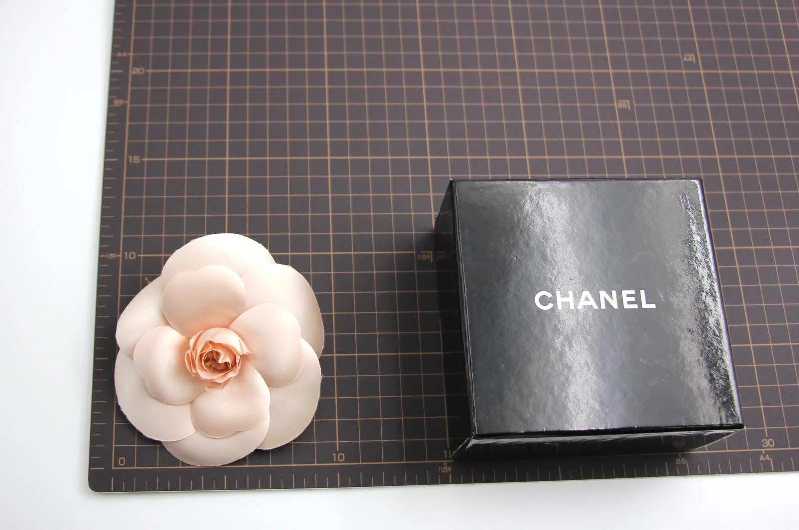Vintage Chanel 81 85 Champagne Pink Camellia Silk Brooch - Image 12