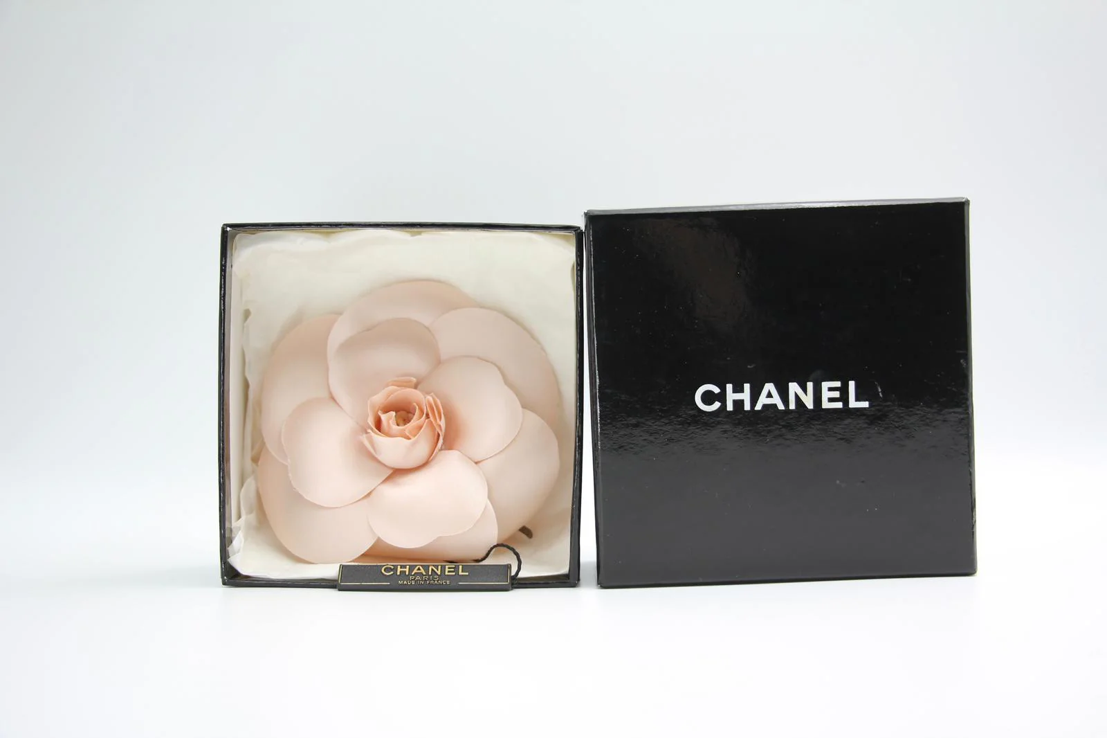 Vintage Chanel 81 85 Champagne Pink Camellia Silk Brooch - Image 2