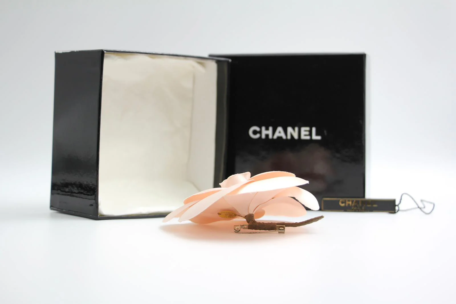 Vintage Chanel 81 85 Champagne Pink Camellia Silk Brooch - Image 8