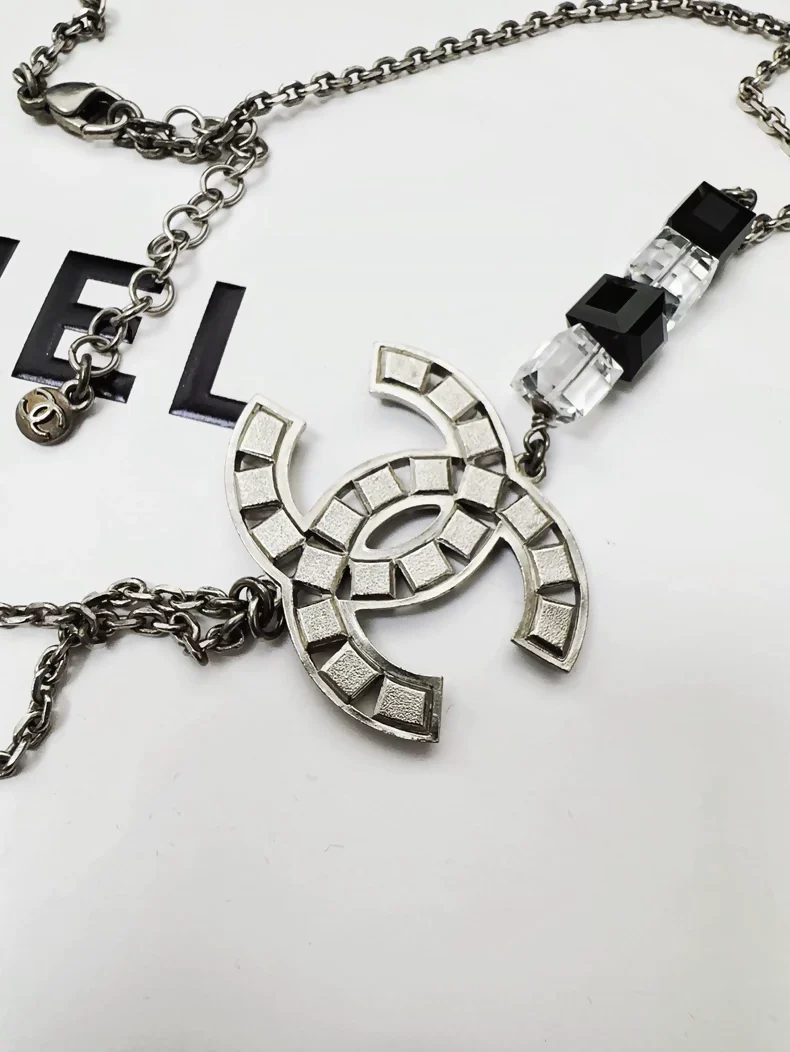 Chanel double C waist chain in black and white glass - Image 3