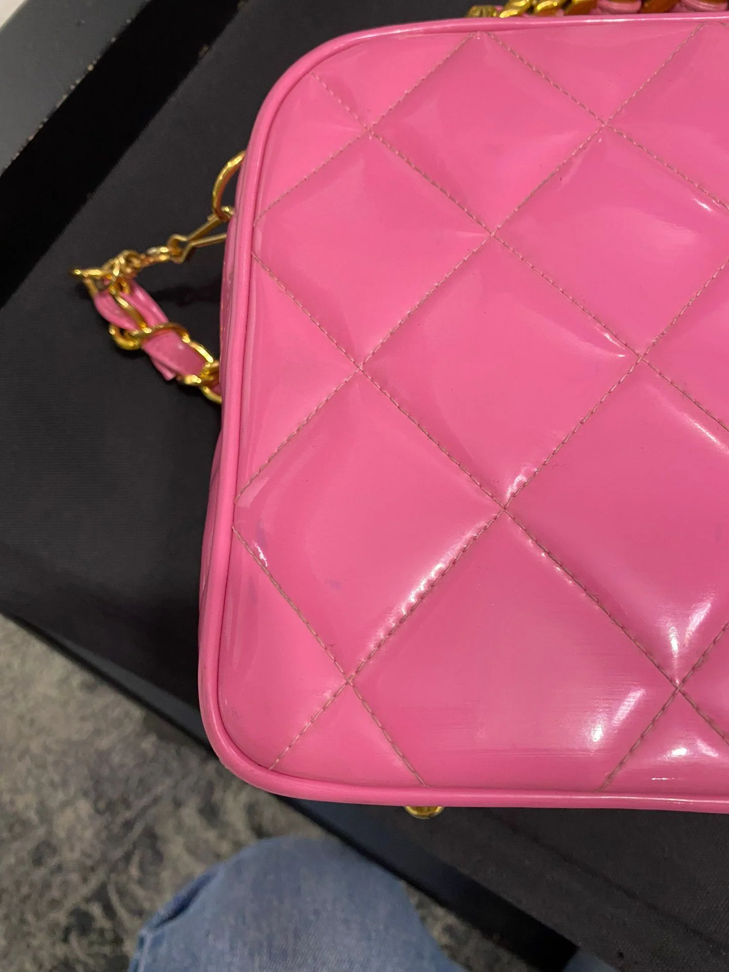 Vintage Chanel Vanity Bag Pink Patent Gold Hardware - Image 10