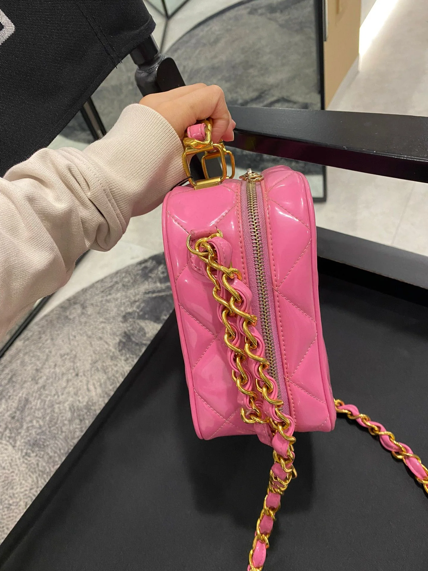Vintage Chanel Vanity Bag Pink Patent Gold Hardware - Image 5