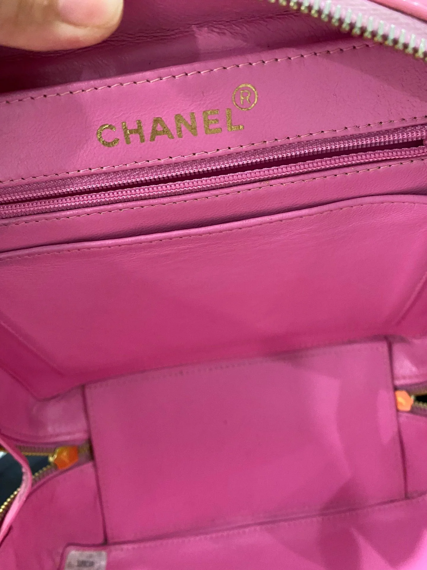 Vintage Chanel Vanity Bag Pink Patent Gold Hardware - Image 6
